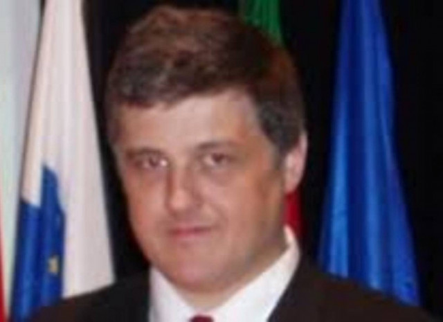 Πρώην πρέσβης κακοποιούσε σεξουαλικά τα παιδιά του