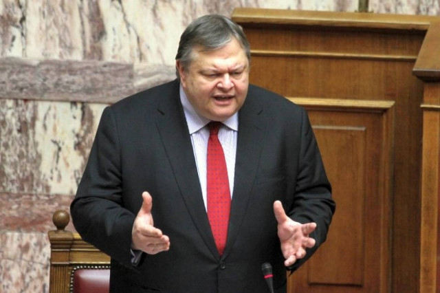 Βενιζέλος κατά Σαμαρά σε προεκλογικούς τόνους