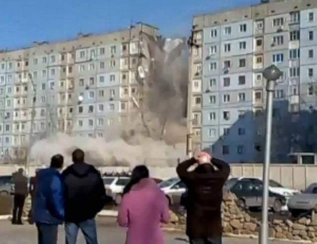 Η συγκλονιστική στιγμή έκρηξης σε εννιαόροφη πολυκατοικία