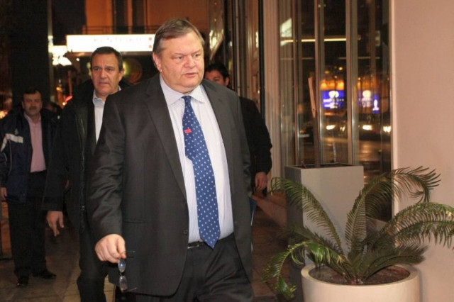 Μαζεύει υπογραφές ο Βενιζέλος