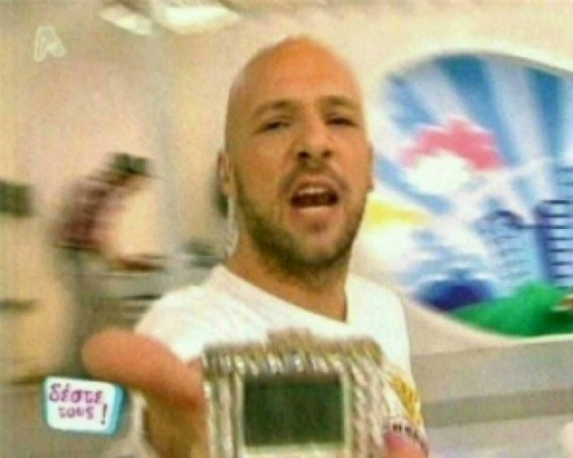 Σε ποιον έδωσε σήμερα ο Μουτσινάς την «Χρυσή Τηλεόραση»;