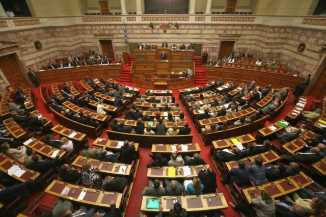 Από «κόσκινο» τα μεγάλα εμβάσματα πολιτικών