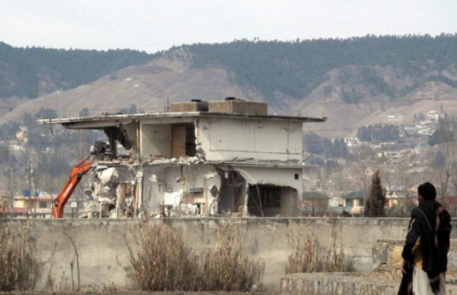 Σε αντίτυπα της Βίβλου τα «τρομοκρατικά σχέδια» του Μπιν Λάντεν