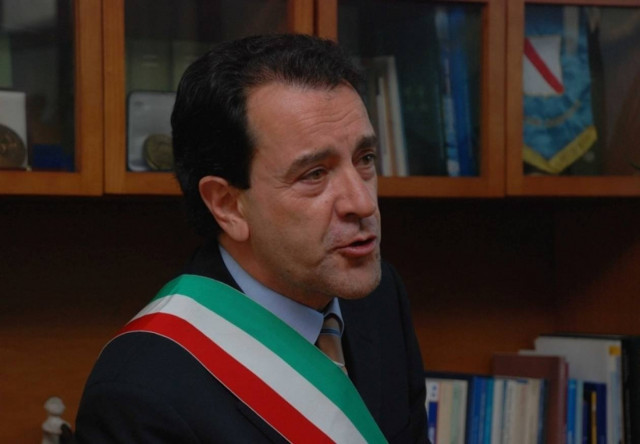 Στην Αθήνα οι δήμαρχοι από την Ιταλία που δώρισαν τους μισθούς τους