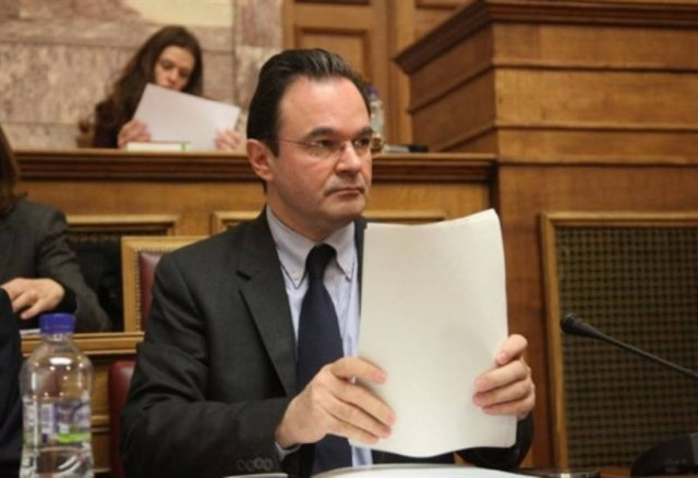 Στη Βουλή οι δικογραφίες κατά Παπακωνσταντίνου, Παπουτσή