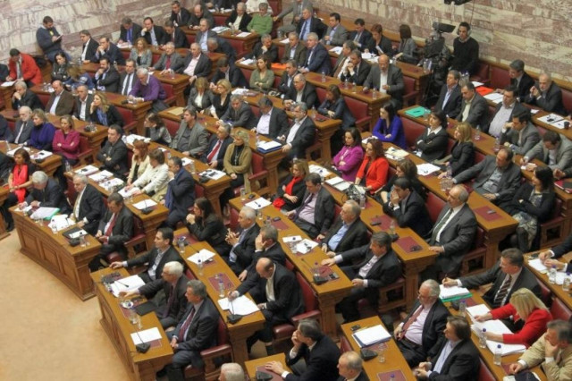 Εκλογή νέου προέδρου από συνέδριο ζητούν 7 υφυπουργοί