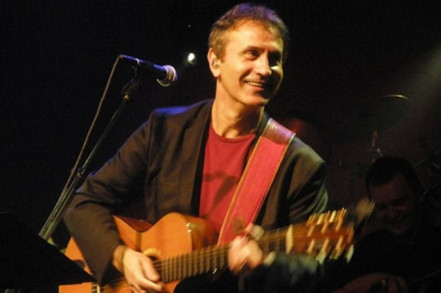 Με γιαούρτια και καφέδες υποδέχτηκαν τον Νταλάρα στο Ίλιον