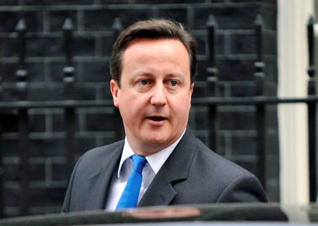 Ο Κάμερον διαψεύδει «συντηρητικό μποϊκοτάζ» στον Ολάντ