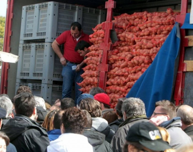 Ουρές μποτιλιαρίσματος για φθηνές πατάτες