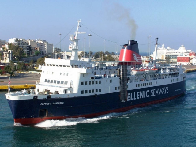 Στη δεξιά κύρια μηχανή το πρόβλημα στο «Εξπρές Σαντορίνη»