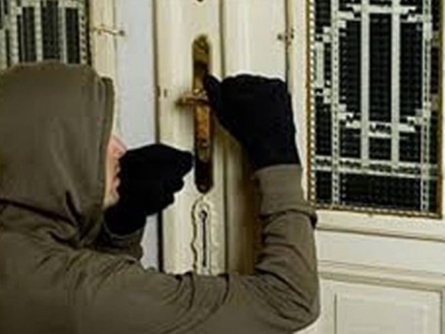 Έκλεψαν 275.000 ευρώ μέσα από σπίτι