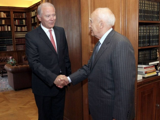 Συνάντηση Παπούλια - Προβόπουλου στις 14:00