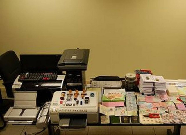 Aλλοδαποί κατασκεύαζαν πλαστά πιστοποιητικά