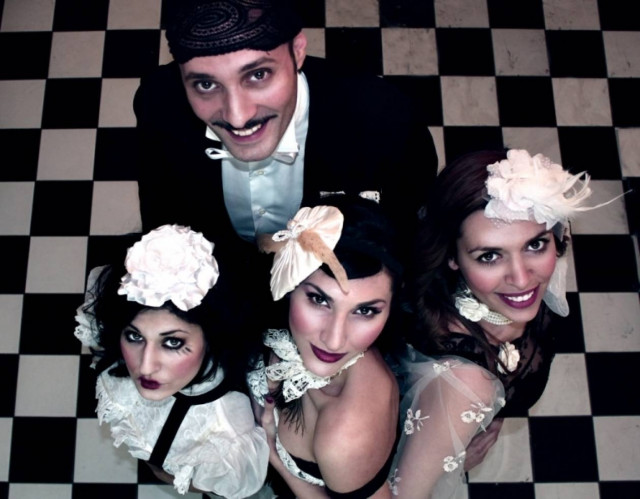 Η ομάδα Demonius παρουσιάζει το cabaret «Ο μαύρος σκύλος»