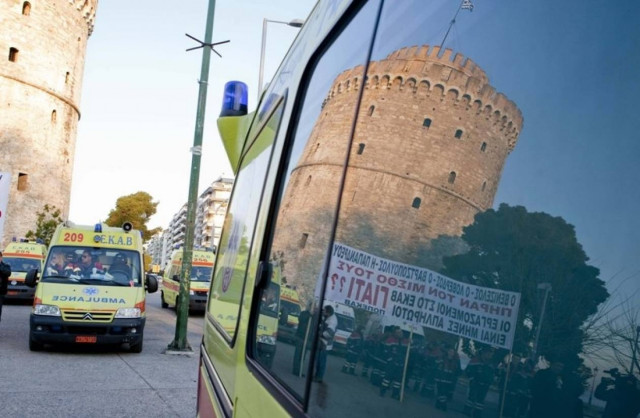 Χάος στους δρόμους από  τη διαμαρτυρία εργαζομένων στο ΕΚΑΒ