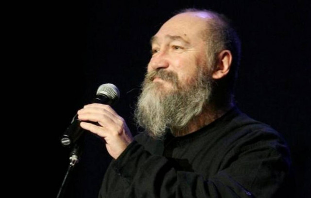 «Μην πετάτε γιαούρτια στον Γιώργο, τα μαζεύει και τα πουλάει»