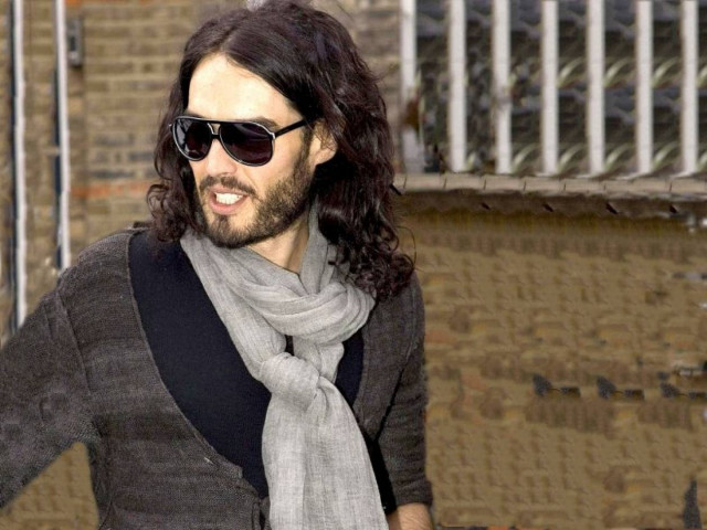 To ντεκολτέ του Russell Brand