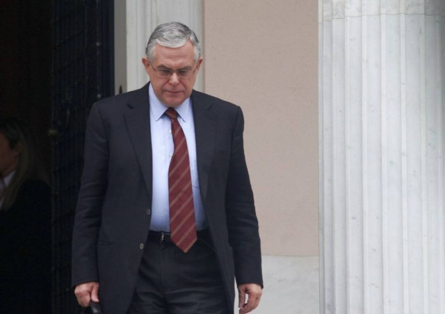 Λ. Παπαδήμος: «Ξεφεύγουμε από την κινούμενη άμμο»