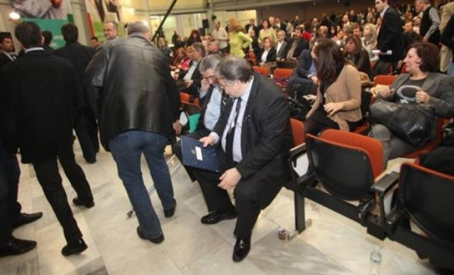 Πέταξαν γιαούρτι στον Βενιζέλο!