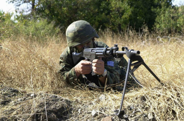 «Στέλνω νερό στο γιο μου που υπηρετεί στον Έβρο»