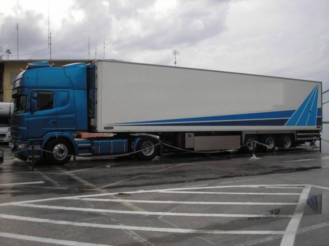 Νταλίκα πάτησε μετανάστη στο λιμάνι της Πάτρας