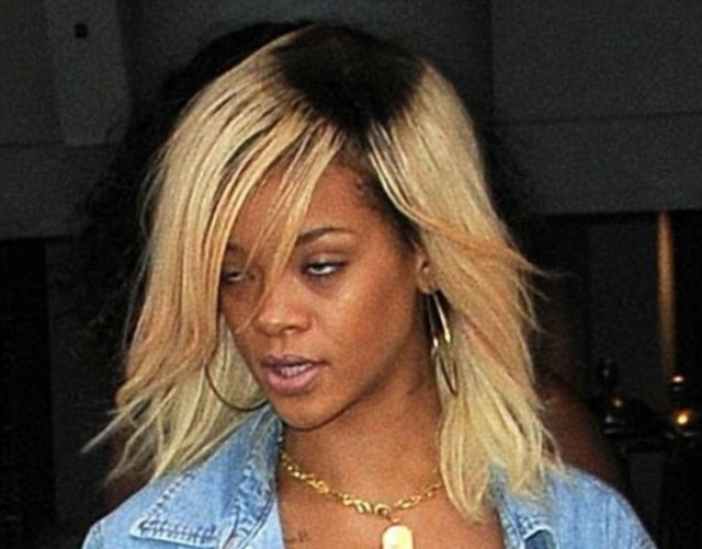 Rihanna: Με τη …ρίζα στο πάτωμα!