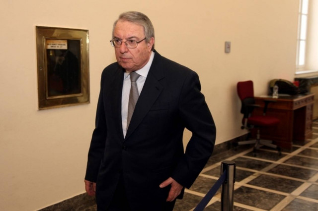 Ακόμη δεν ανέλαβε… και άρχισε τα έξοδα