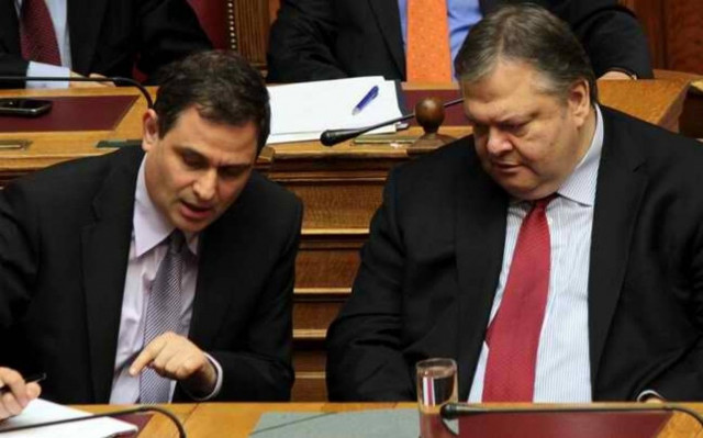 To υπουργείο Οικονομικών διαψεύδει τα «χρυσά» μπόνους