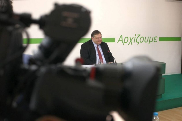 ΚΚΕ και ΣΥΡΙΖΑ κατά Βενιζέλου