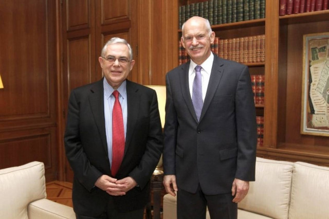 Ολοκληρώθηκε η συνάντηση Παπαδήμου-Παπανδρέου