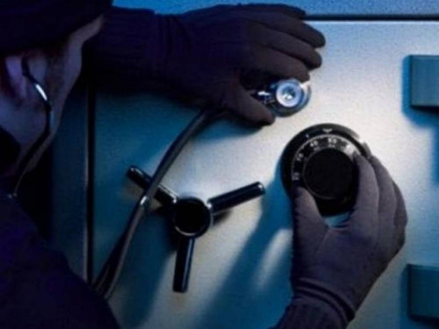 Διέρρηξαν το Δημαρχείο Ερέτριας όμως στάθηκαν άτυχοι…