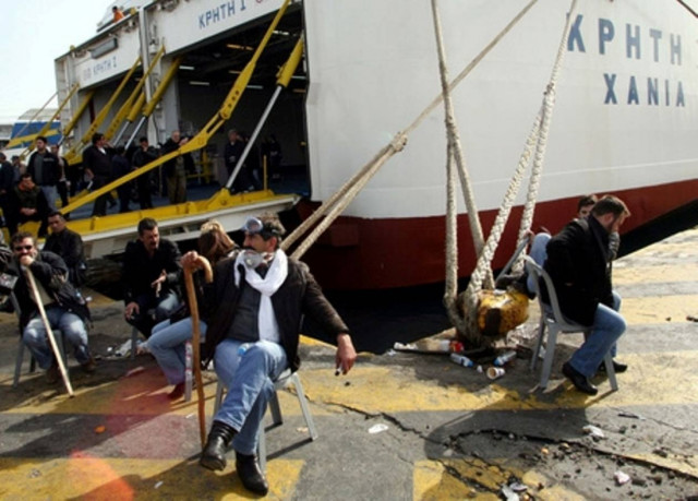 Αγρότες κατέλαβαν τα εκλογικά τμήματα του ΠΑΣΟΚ στην Ιεράπετρα