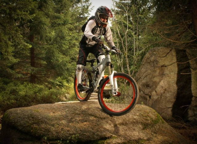 Πώς να κάνετε downhill mountain bike για πρώτη φορά