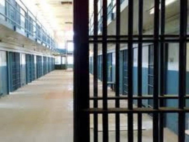 Kρεμάστηκε ο κατηγορούμενος για το βιασμό της κόρης του