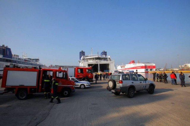 Νεκρός ο οδηγός που έπεσε στο λιμάνι του Πειραιά