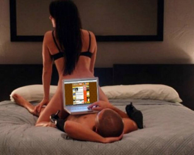 Αμερικανοί: Προτιμούν να κόψουν το σεξ, παρά το internet!