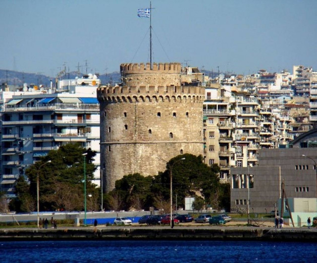 Έπεσε γυναίκα στη θάλασσα της Θεσσαλονίκης