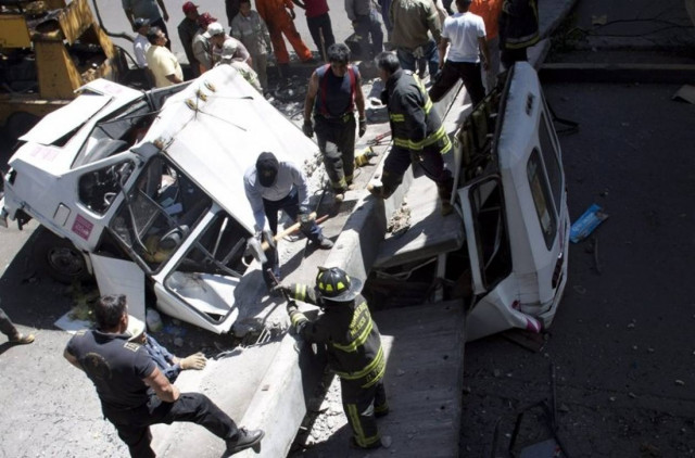 Τραυματίες και υλικές ζημιές από το σεισμό στο Μεξικό