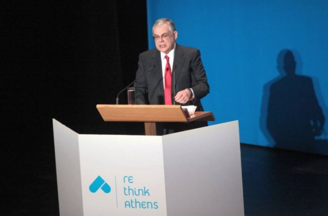 Λ. Παπαδήμος: «Προτεραιότητα η διάσωση του κέντρου της Αθήνας»