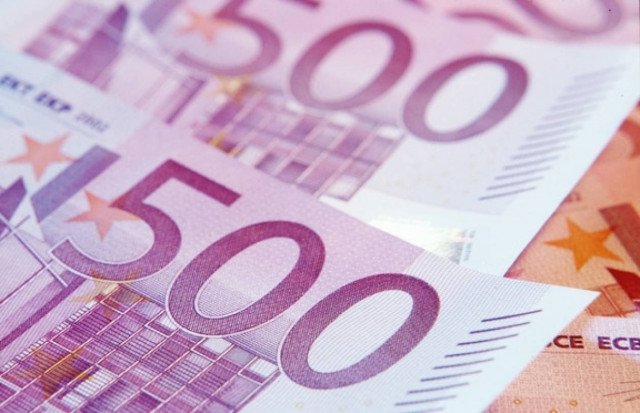 Το έλλειμμα κρατικού προϋπολογισμού υποχώρησε κατά 53%