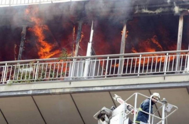 Έκρηξη με μια τραυματία σε πολυκατοικία στου Γκύζη