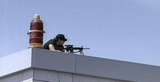 Ελεύθεροι σκοπευτές στην παρέλαση!