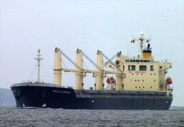 Μεταφορά τραυματία ναυτικού από φορτηγό πλοίο