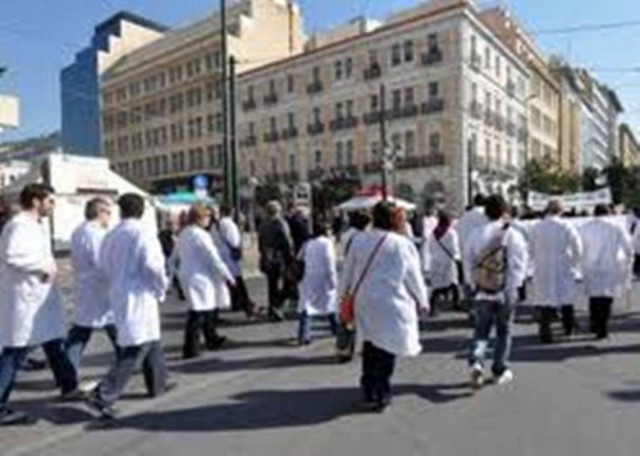 Συγκέντρωση νοσηλευτών στο υπουργείο Υγείας