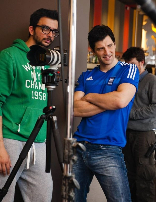 Έτσι γυρίστηκε το βίντεο για τη νέα φανέλα της Εθνικής με το Σάκη Ρουβά