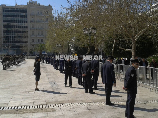 Φωτορεπορτάζ: «Κάστρο» το κέντρο της Αθήνας