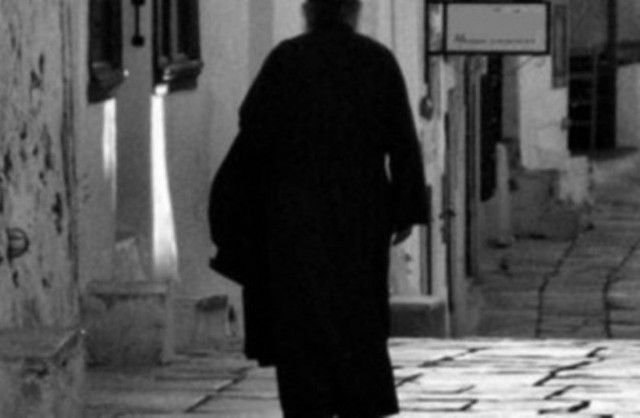 Παπάς... κλεφτοκοτάς