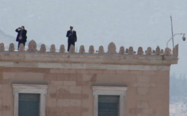 Οι αστυνομικοί σκαρφάλωσαν στην Βουλή