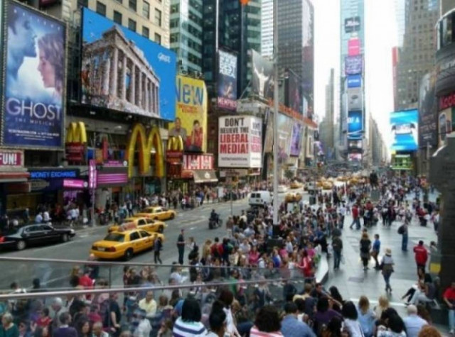 «Μυρίζει» Ελλάδα στην Τάιμς Σκουέαρ