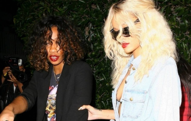Πάλι γυμνή η Rihanna